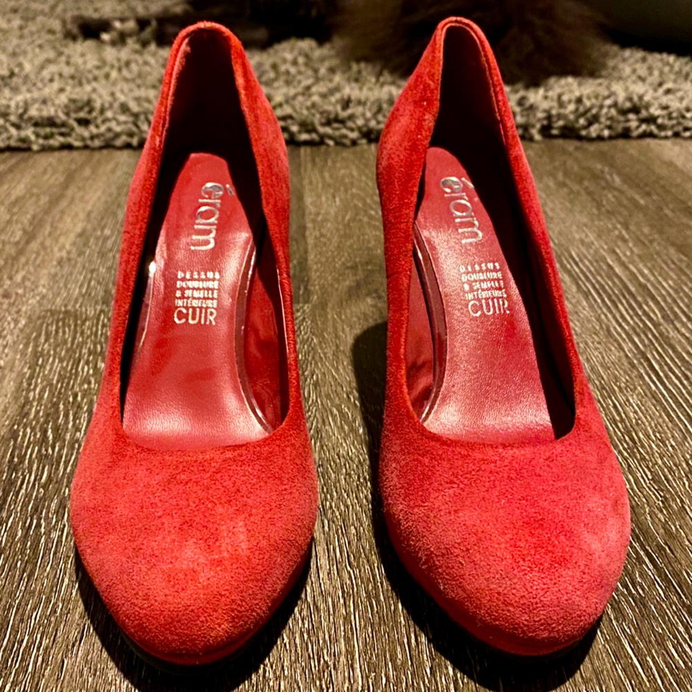 Éram Wine Suede Heels